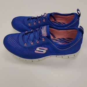 Skechers